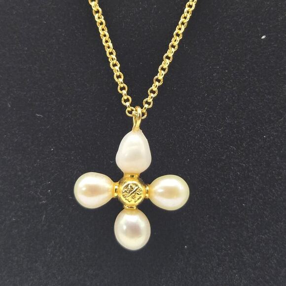 NEW Tory Burch Faux Pearl Gold Clover Pendant Necklace Statement Feminine Gift - Picture 4 of 7